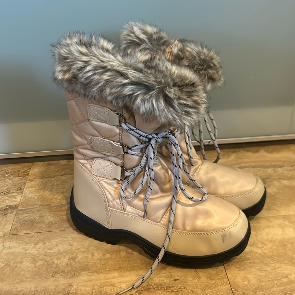 Apres brand Warm winter boots tan side zip ties size 7 new